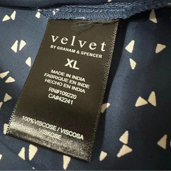 NWT Velvet by Graham & Spencer Navy Silky Tank Size XL - Picture 4 of 4